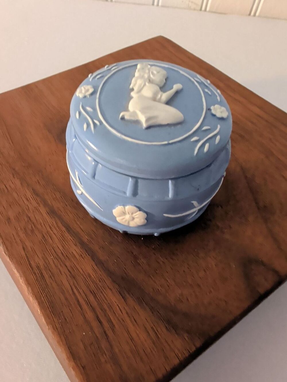 Vintage Avon Faux Jasperware Praying Girl Trinket Box